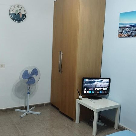 Los Cristianos Centro, Room With A Private Bathroom In Shared Apartment アロナ エクステリア 写真